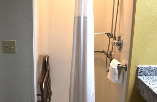 Martinsburg Hotel | Quality Inn & Suites