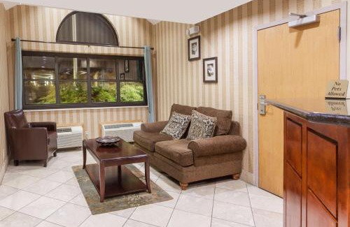 Ashley Oaks Hotel | Quality Inn & Suites