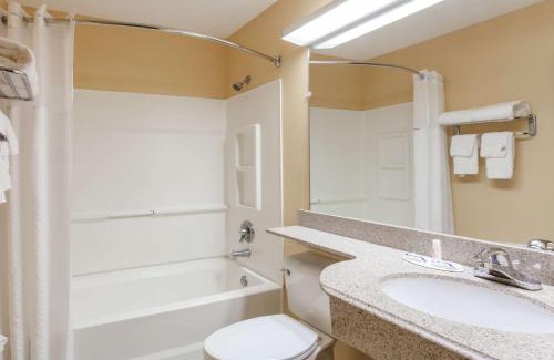 Ashley Oaks Hotel | Quality Inn & Suites