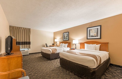 Portage Hotel | Quality Inn & Suites