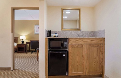Saginaw Hotel | Quality Inn & Suites