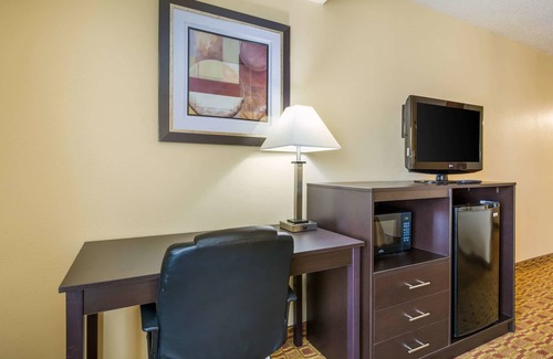 Sellersburg Hotel | Quality Inn & Suites