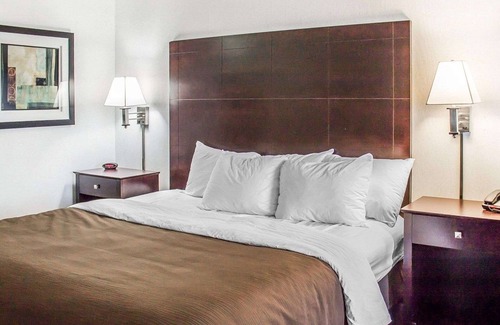 Sturgeon Bay Hotel | Quality Inn & Suites