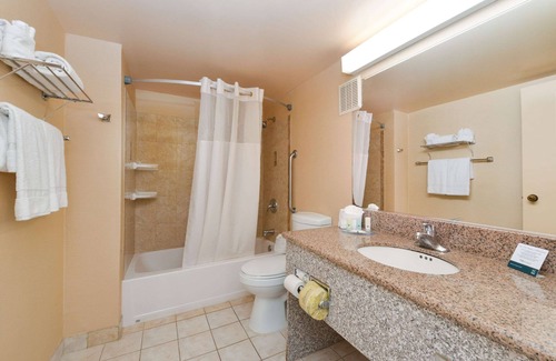 Walnut Hotel | Quality Inn & Suites Walnut - City of Industry