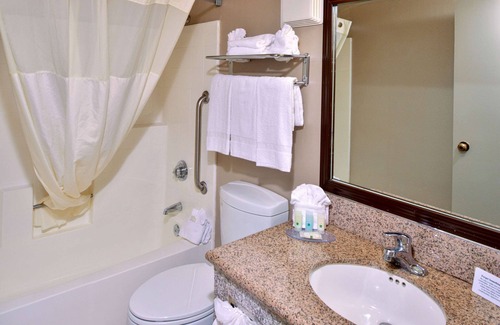 Walnut Hotel | Quality Inn & Suites Walnut - City of Industry