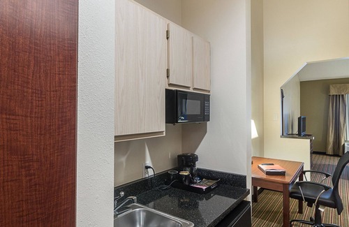 Westchase Hotel | Quality Inn & Suites West Chase