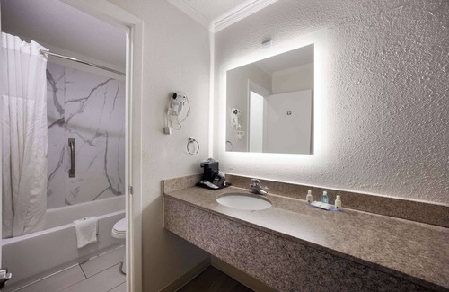 Tallahassee Hotel | Quality Inn Tallahassee near University