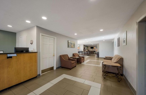 Farmville Hotel | Quality Inn University Area