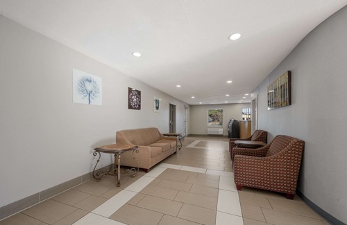 Farmville Hotel | Quality Inn University Area
