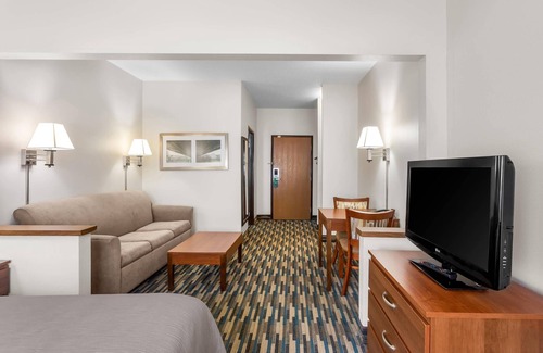 Beloit Hotel | Quality Inn