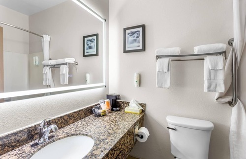 Beloit Hotel | Quality Inn