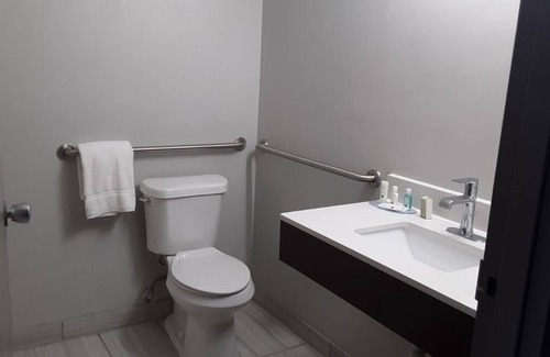 Bristol Hotel | Quality Inn