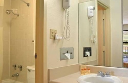 Bristol Hotel | Quality Inn