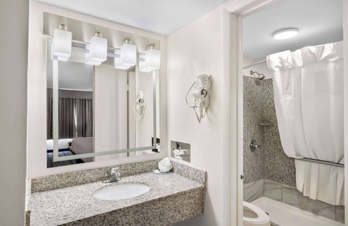 Luray Hotel | Quality Inn