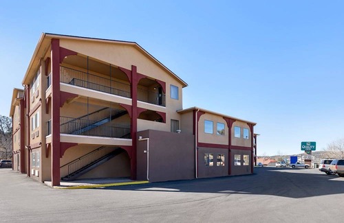 Tyrone Hotel | Quality Inn