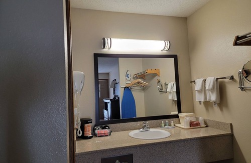 Branson Theater District Hotel | Quality Inn West