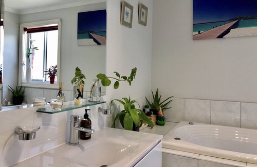 Altona Meadows House | Quality Melbourne home