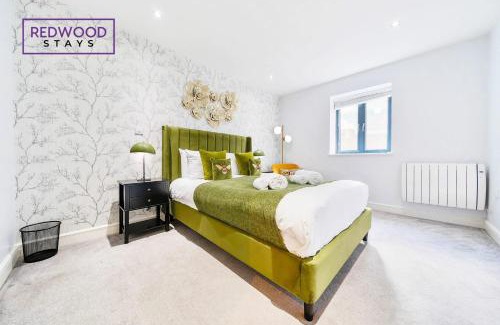 Camberley Apartment | QUALITY SERVICED APARTMENTS IN CAMBERLEY TOWN CENTRE, FREE WiFi, PERFECT FOR BUSINESS STAYS, FAMILIES, RELOCATIONS, EXTENDED STAYS, AND EMERGENCY ACCOMMODATION by REDWOOD STAYS