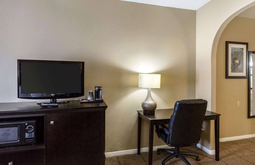 Jersey Village Hotel | Quality Suites Houston NW Cy-Fair