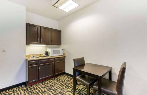 La Grange Hotel | Quality Suites La Grange