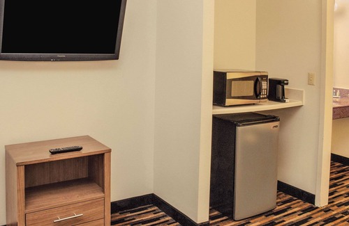 Northwest Hotel | Quality Suites Lake Wright - Norfolk Airport