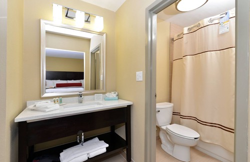 Donelson Hotel | Quality Suites Nashville Airport