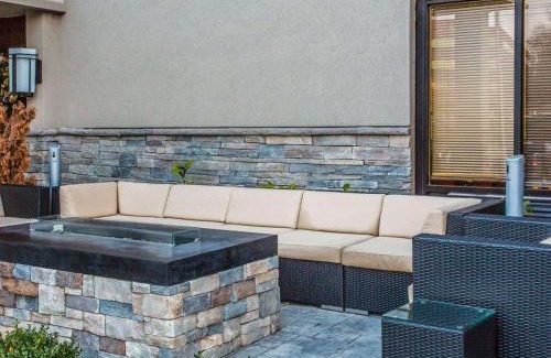Nashville Hotel | Quality Suites Nashville Airport