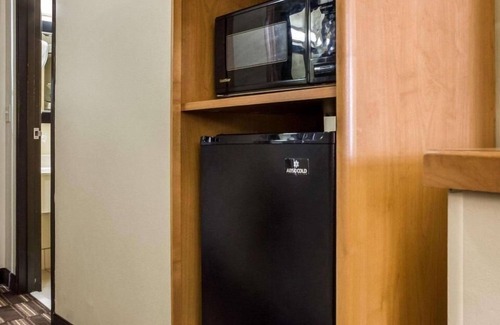 Fargo Hotel | Quality Suites Near West Acres