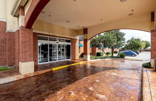 North San Antonio - SAT Hotel | Quality Suites San Antonio Northeast