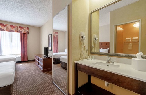 North San Antonio - SAT Hotel | Quality Suites San Antonio Northeast