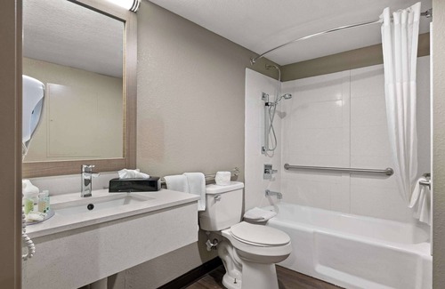 Wildwood Hotel | Quality Suites Wildwood - The Villages