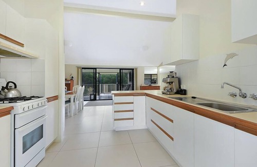 Brisbane Waterfront House | Quandamooka Beach House @ Bulwer
