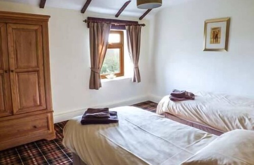 Oxenhope Cottage | QUARRY BANK HOUSE, pet friendly, with hot tub in Oxenhope