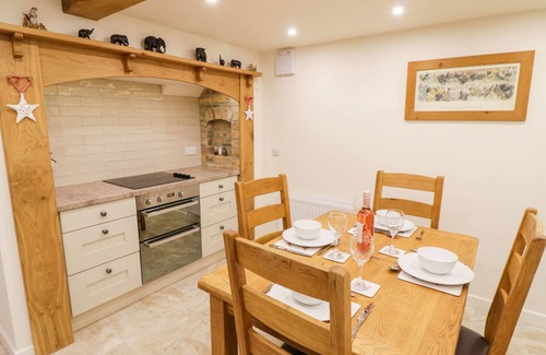 Longford Cottage | QUARRY HOUSE, family friendly, with open fire in Oswestry