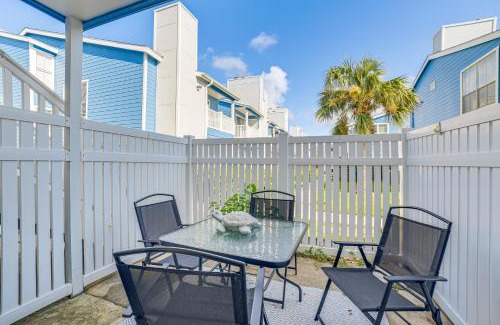 Galveston Apartment | quarter Mi to Seawall Relaxing Galveston Condo!