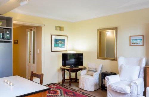 Kalk Bay Apartment | Quarterdeck Cottage Kalk Bay - No Load Shedding