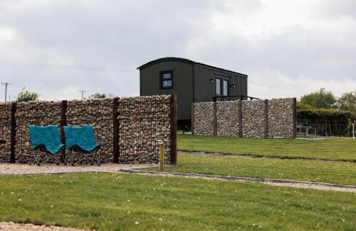 Bangor Other | Quarterlands Glamping, Shepherds hut Bramble