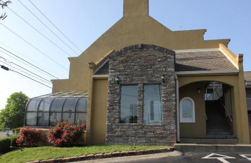 Antioch Hotel | Quarters Inn & Suites