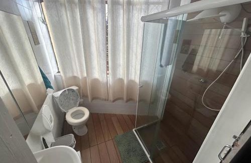 Centro Bed & Breakfast | Quarto 6 no Centro de Itajaí, Ar+SmartTv