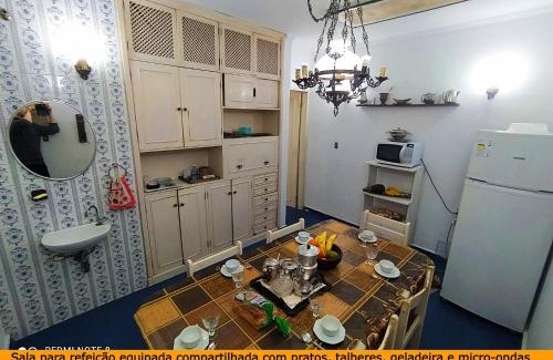 Campo Belo House | Quarto com café manhã básico lado Metrô e Aeroporto