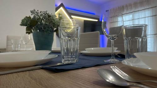 Palhais House | Quarto com wc privado, cozinha e sala