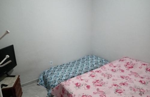 Ponte dos Leites House | Quarto,cozinha,banheiro e área externa compartilhada