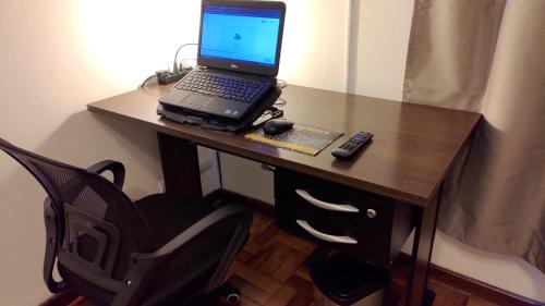 Alto da Rua Quinze House | Quarto da Fê, central, perto de tudo o que você precisa!