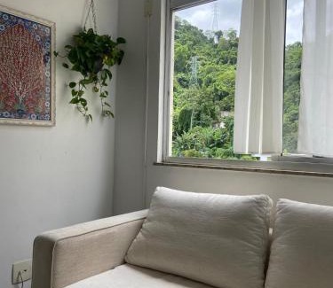 Gavea Apartment | Quarto e sala na Gávea
