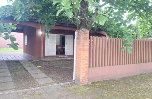 Matinhos House | Quarto para quatro pessoas a duas quadras da praia - Balneário Saint Etienne - Matinhos