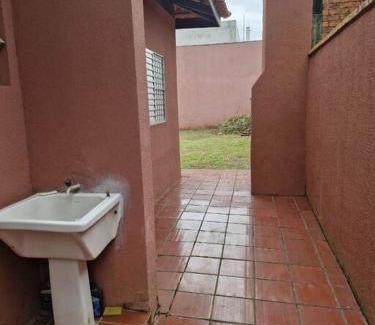 Matinhos House | Quarto para quatro pessoas a duas quadras da praia - Balneário Saint Etienne - Matinhos