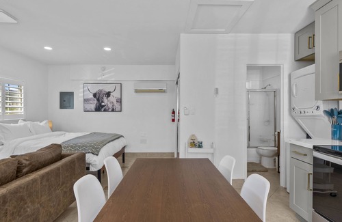 Quartz Hill Apartment | Quartz Hill Studio: Kitchen, TV, Washer/Dryer