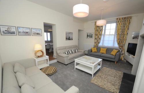 Christchurch House | Quay Corner, 5 bed house, Christchurch Dorset