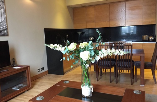 Leeds City Center Apartment | Quebecs Luxury Aparthotel