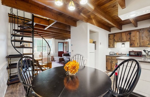 West Hartford Condo | Quechee condo, outdoor activities nearby, kitchen, TV, wifi